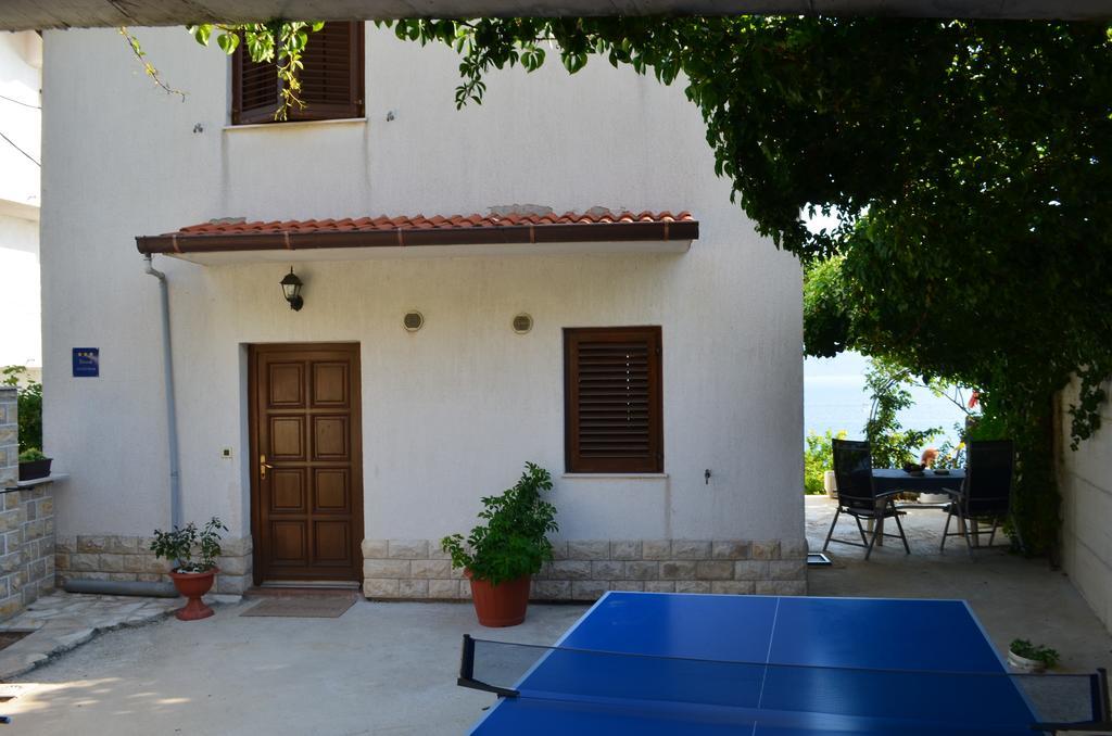 Holiday Villa In Оміш Екстер'єр фото